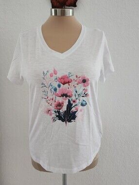 STELLA PARKER ISLAND COLLECTION | Floral V-Neck Women’s Tee